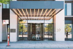Patio Mt view 1BR apt in CBD near ANU and museum with free parking and WiFi